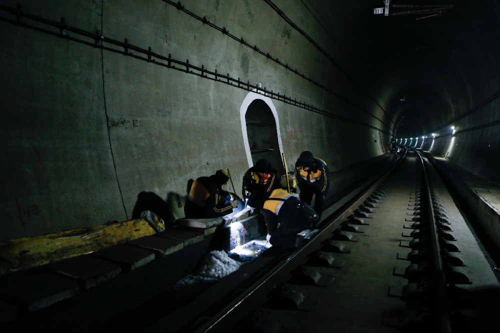 桦甸铁路运营隧道病害现状